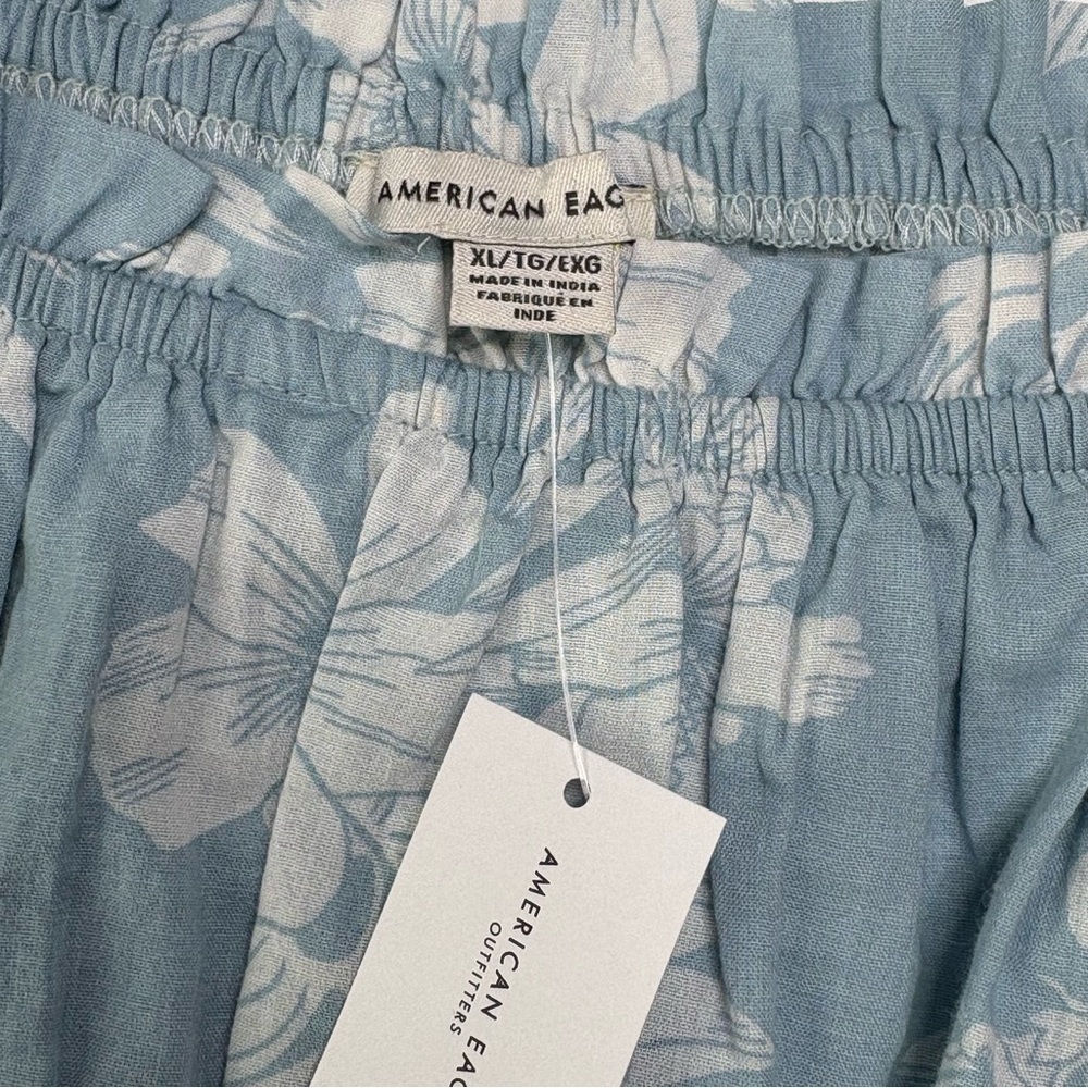 American Eagle Smocked Floral Romper Size XL Pockets 3/4 Sleeve Blue NEW - Picture 8 of 11